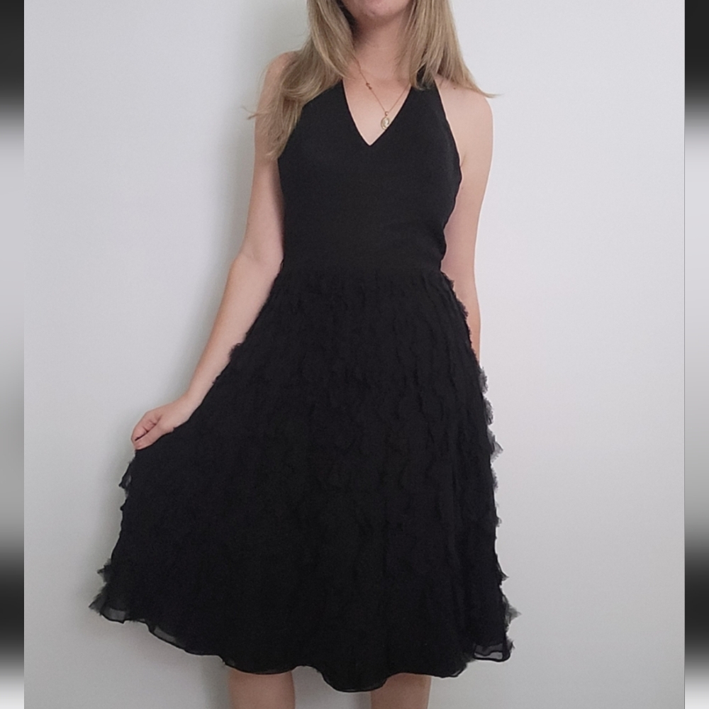 White House, Black Market, Ruffled Elegant Tiered Backless Halter Dress Size 6.